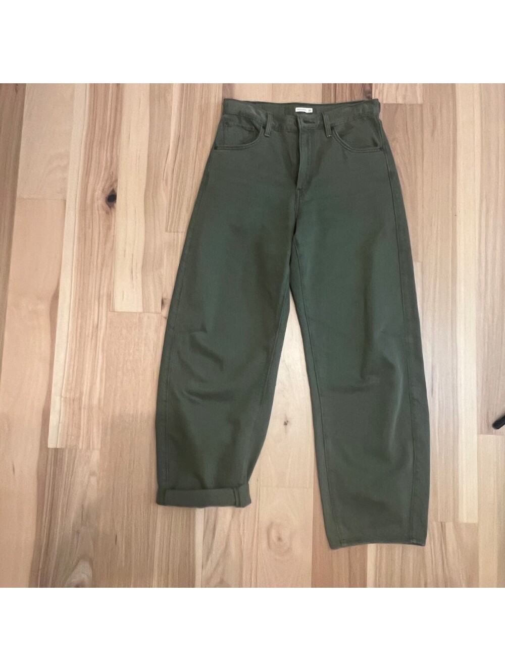 Levi's Cinch Barrel Jeans — Women's Size 28 x31 — Olive Green